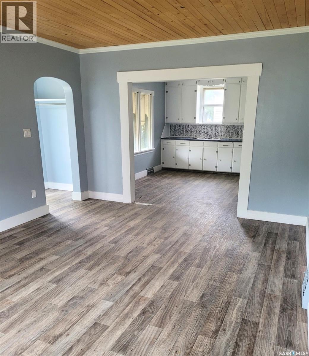 211 Broadway STREET W