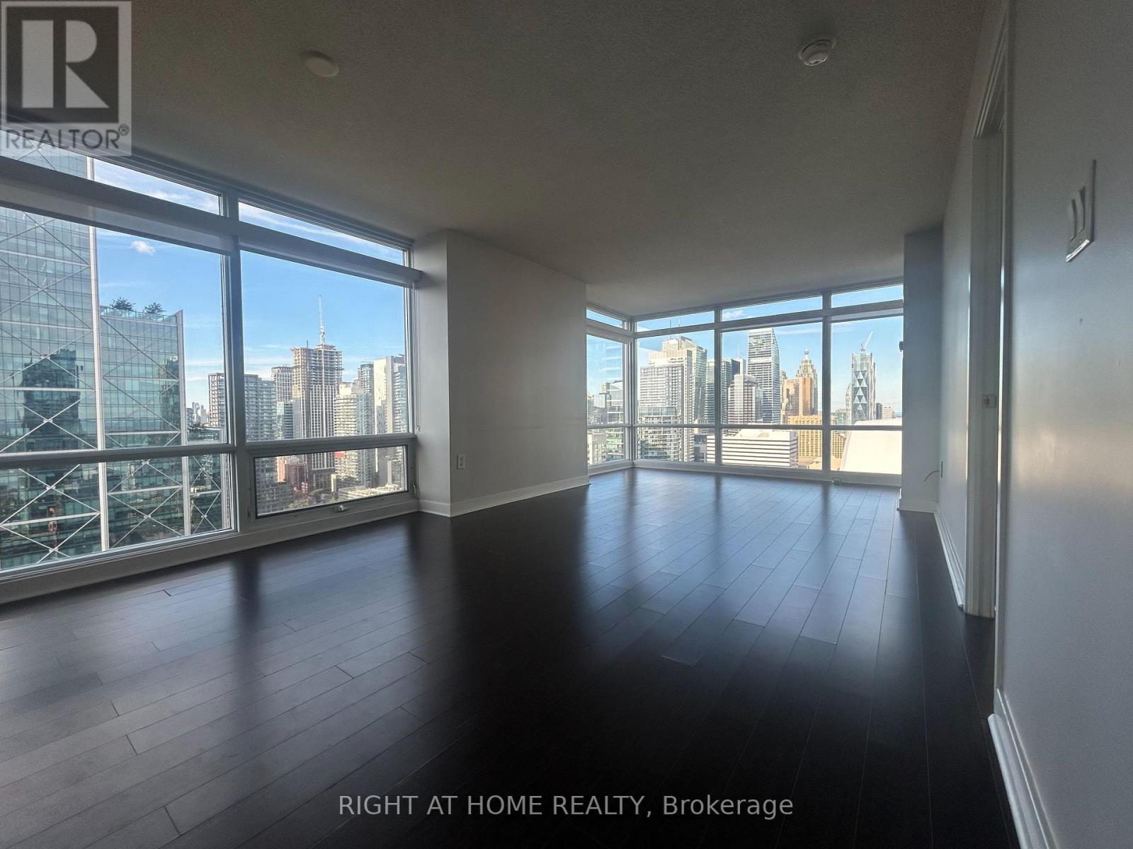 3702 - 25 TELEGRAM MEWS