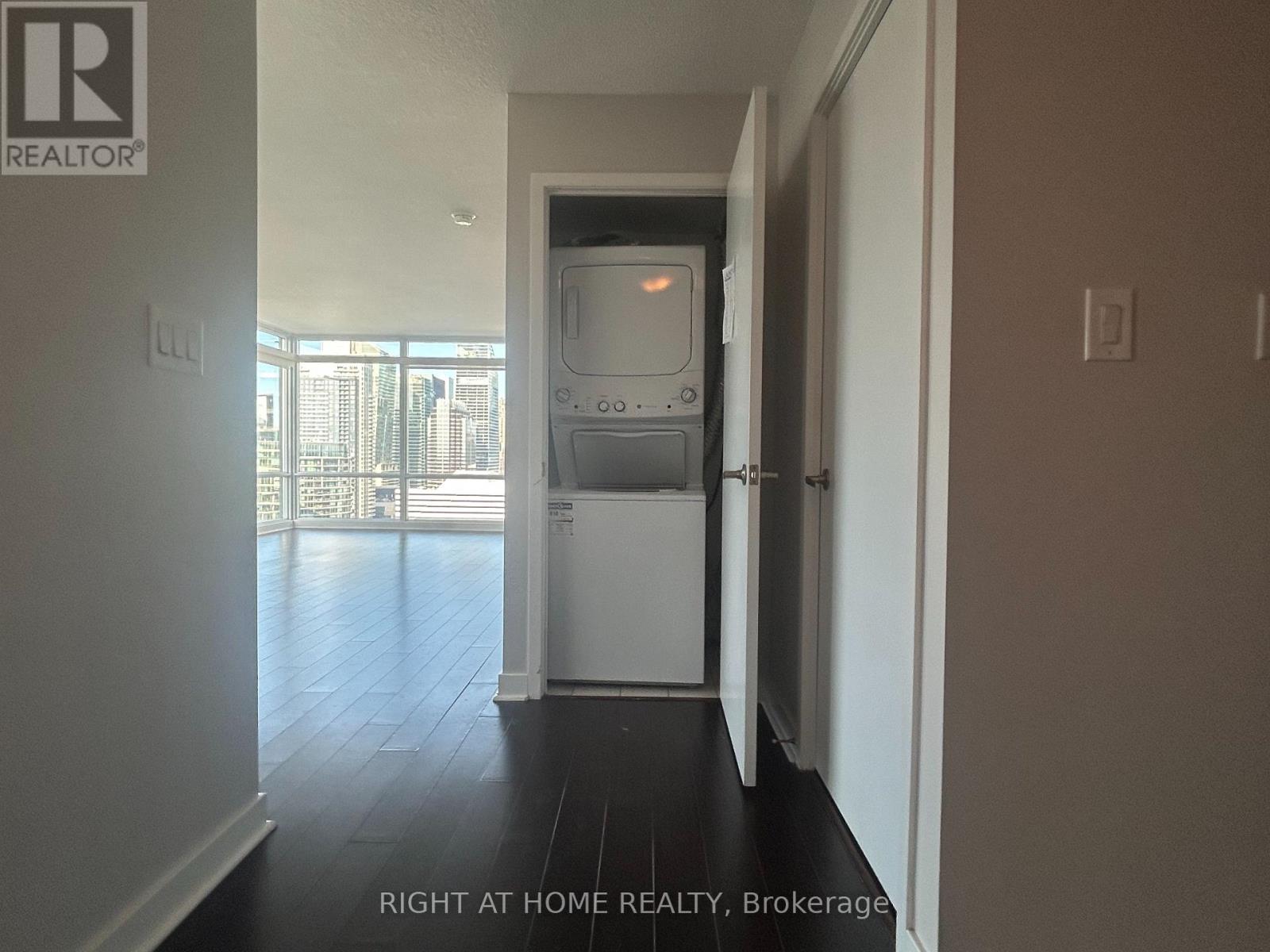 3702 - 25 TELEGRAM MEWS