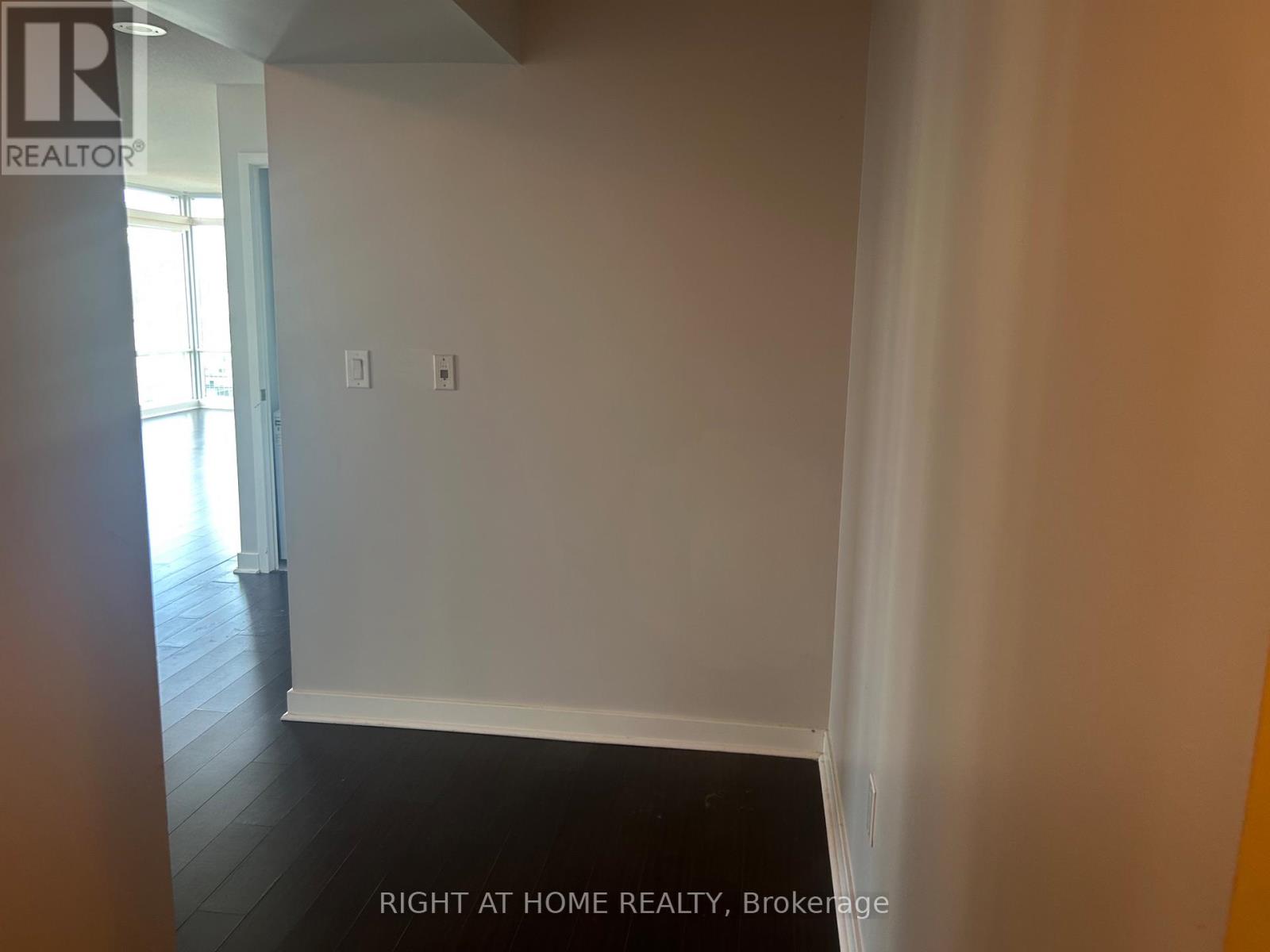 3702 - 25 TELEGRAM MEWS