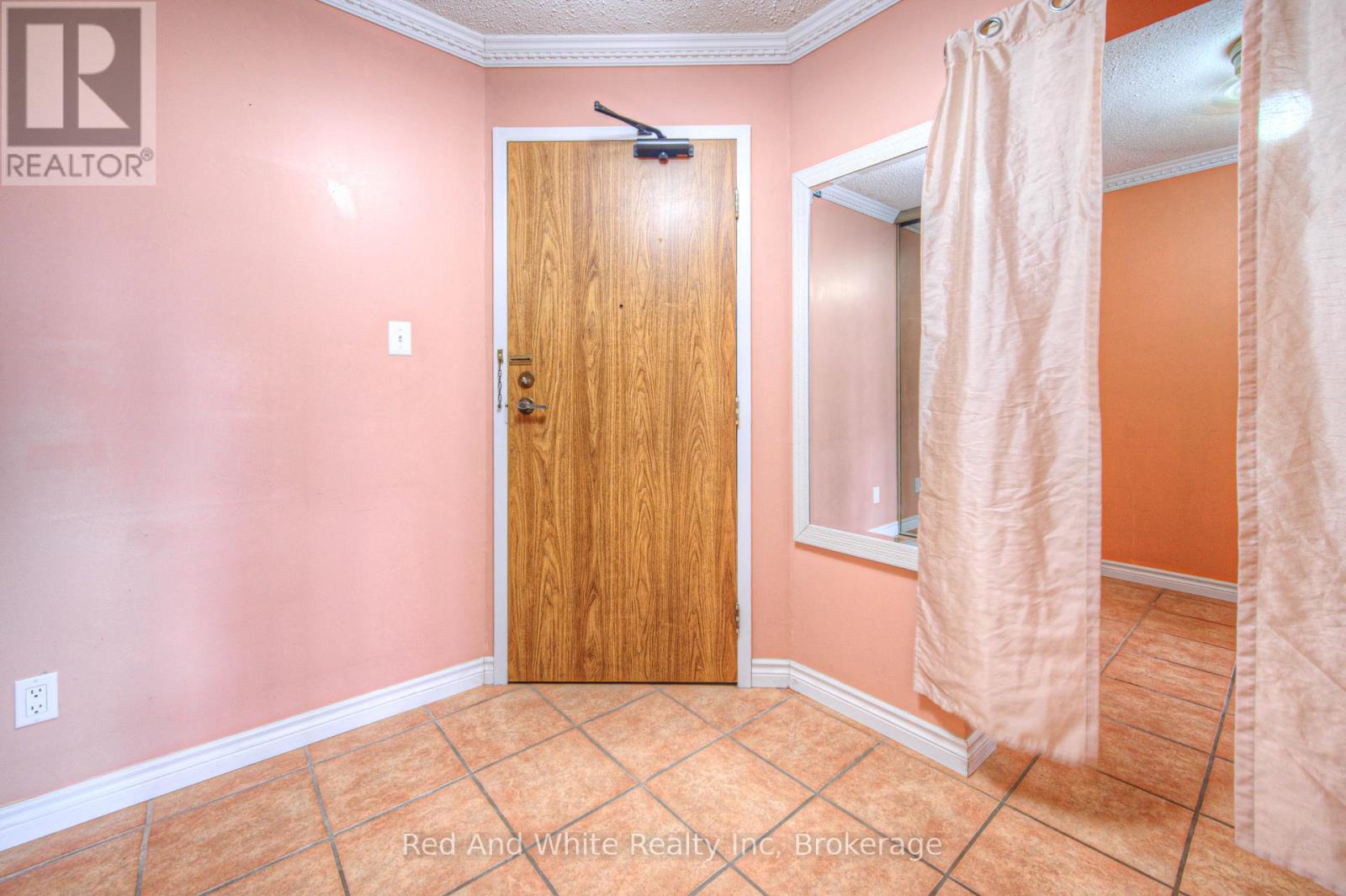 406 - 400 CHAMPLAIN BOULEVARD