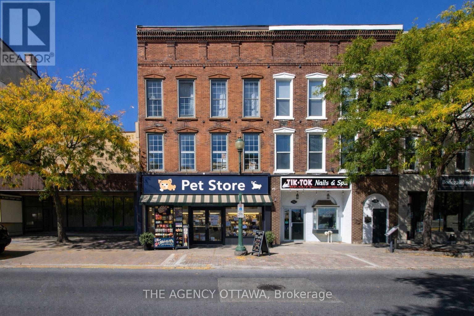 18 KING STREET W