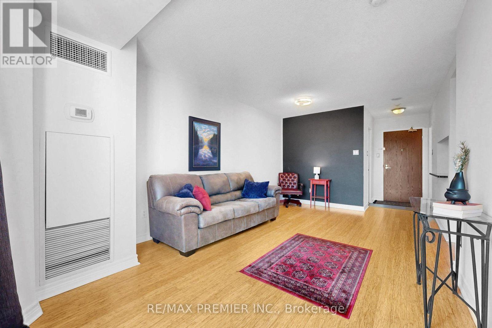 1804 - 1055 BAY STREET