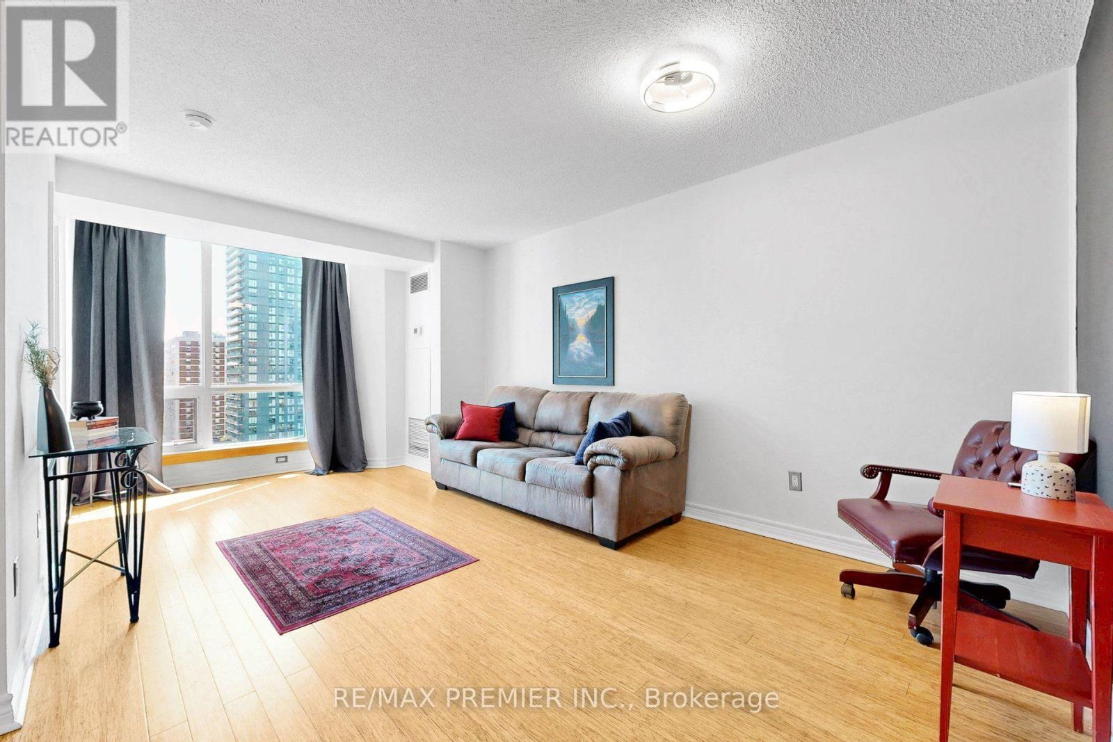 1804 - 1055 BAY STREET