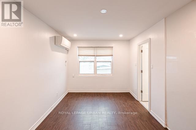 2 - 991 QUEEN STREET E