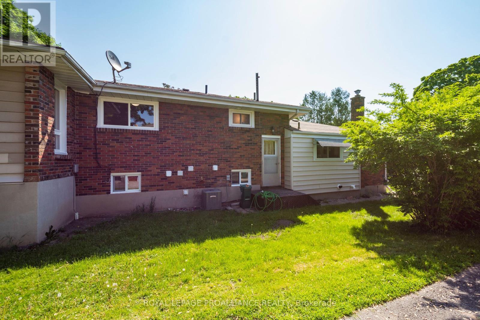 UNIT A - 20 MUNRO AVENUE
