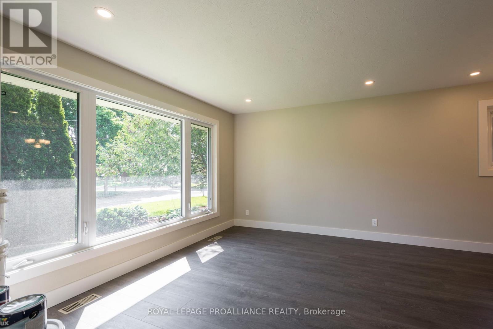 UNIT A - 20 MUNRO AVENUE