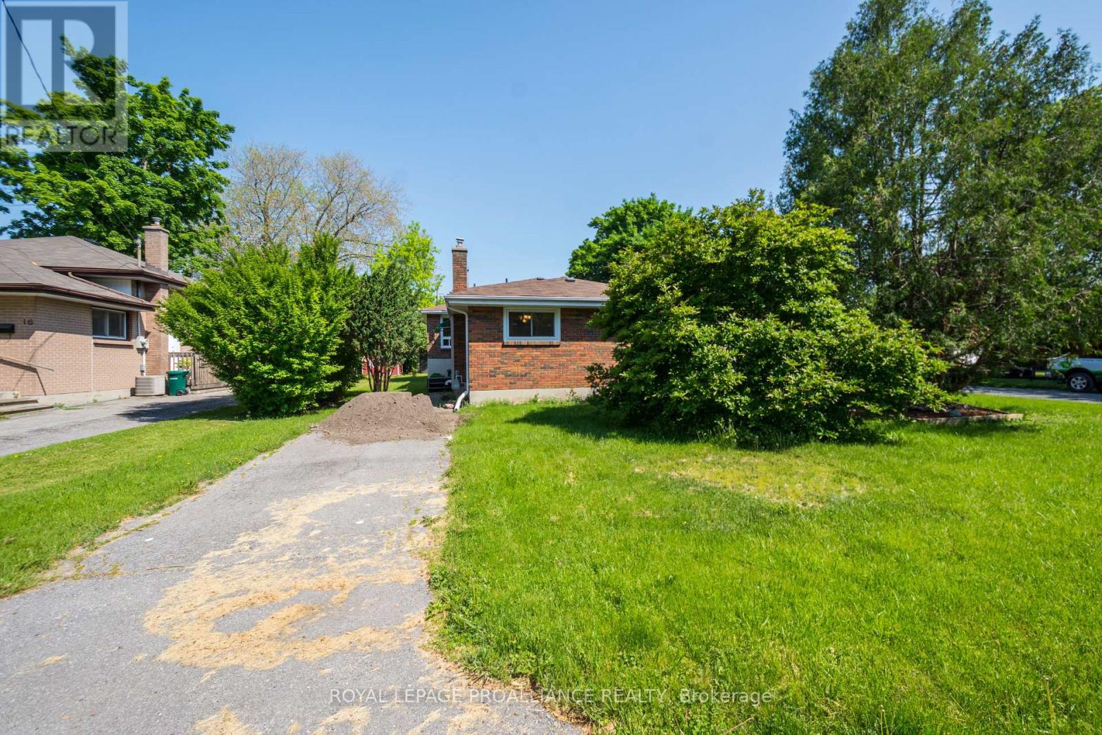 UNIT A - 20 MUNRO AVENUE