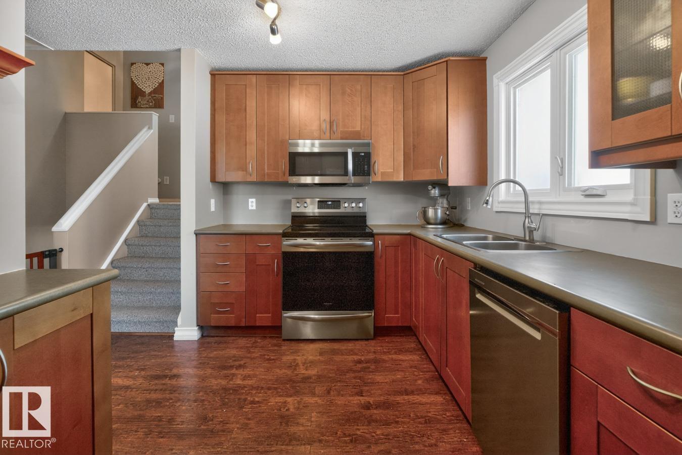 18655 61 AV NW