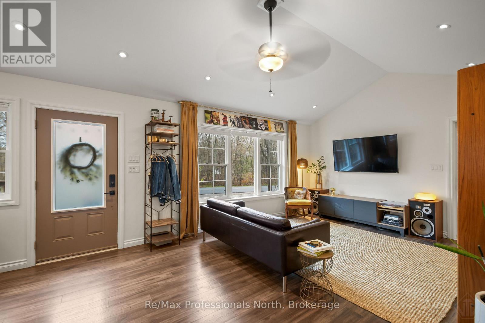 69 YONGE STREET S
