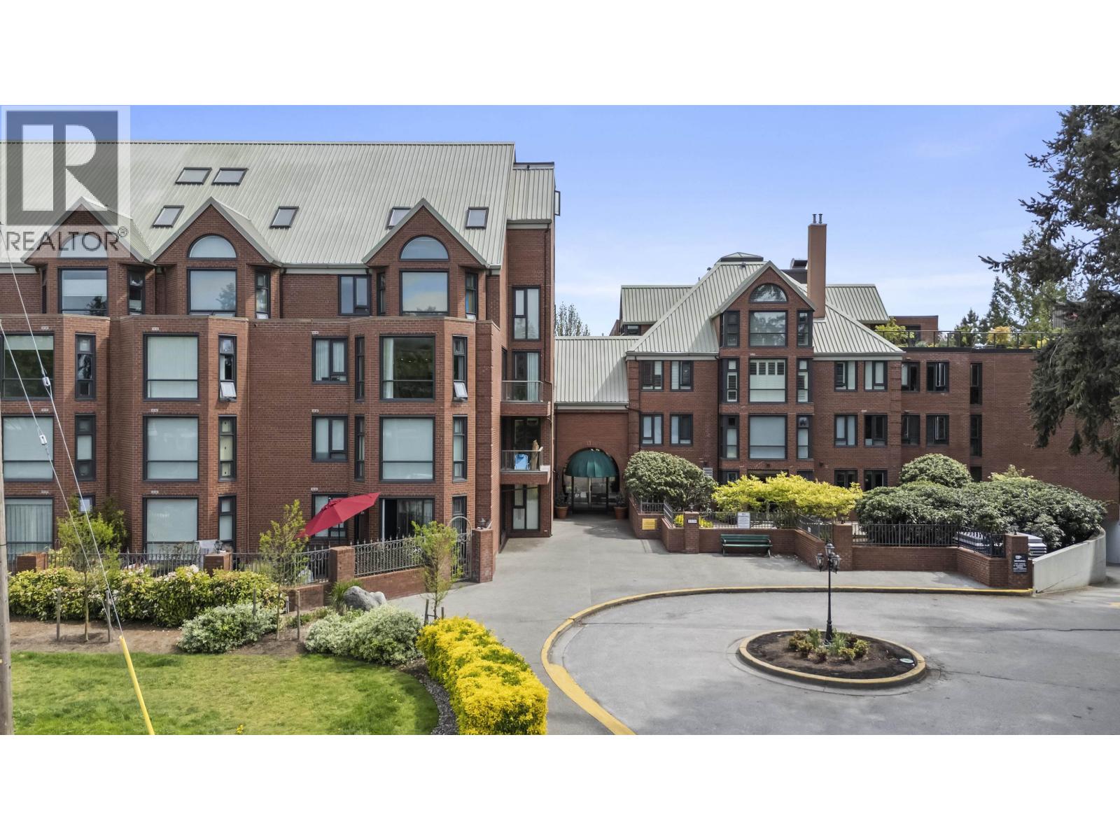 508 1350 VIEW CRESCENT