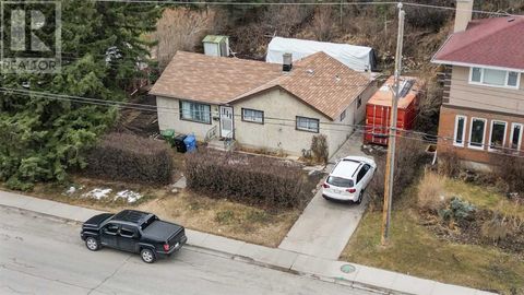 8123 33 Avenue NW Calgary AB T3B1L5