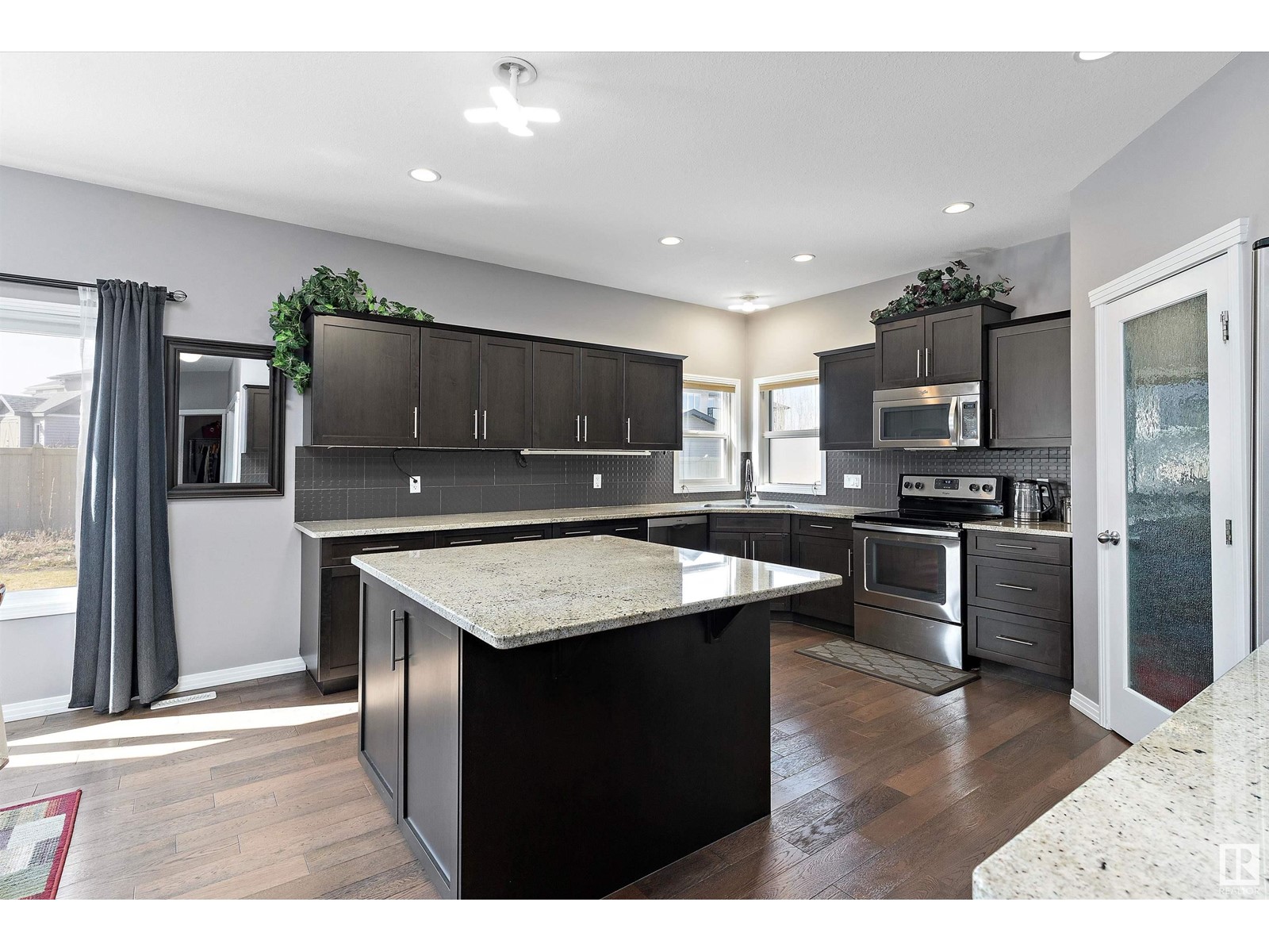 1325 ADAMSON DR SW SW