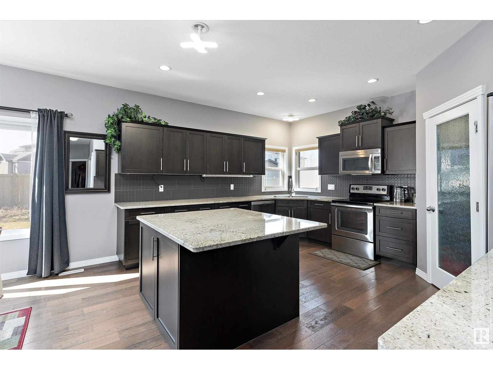 1325 ADAMSON DR SW SW