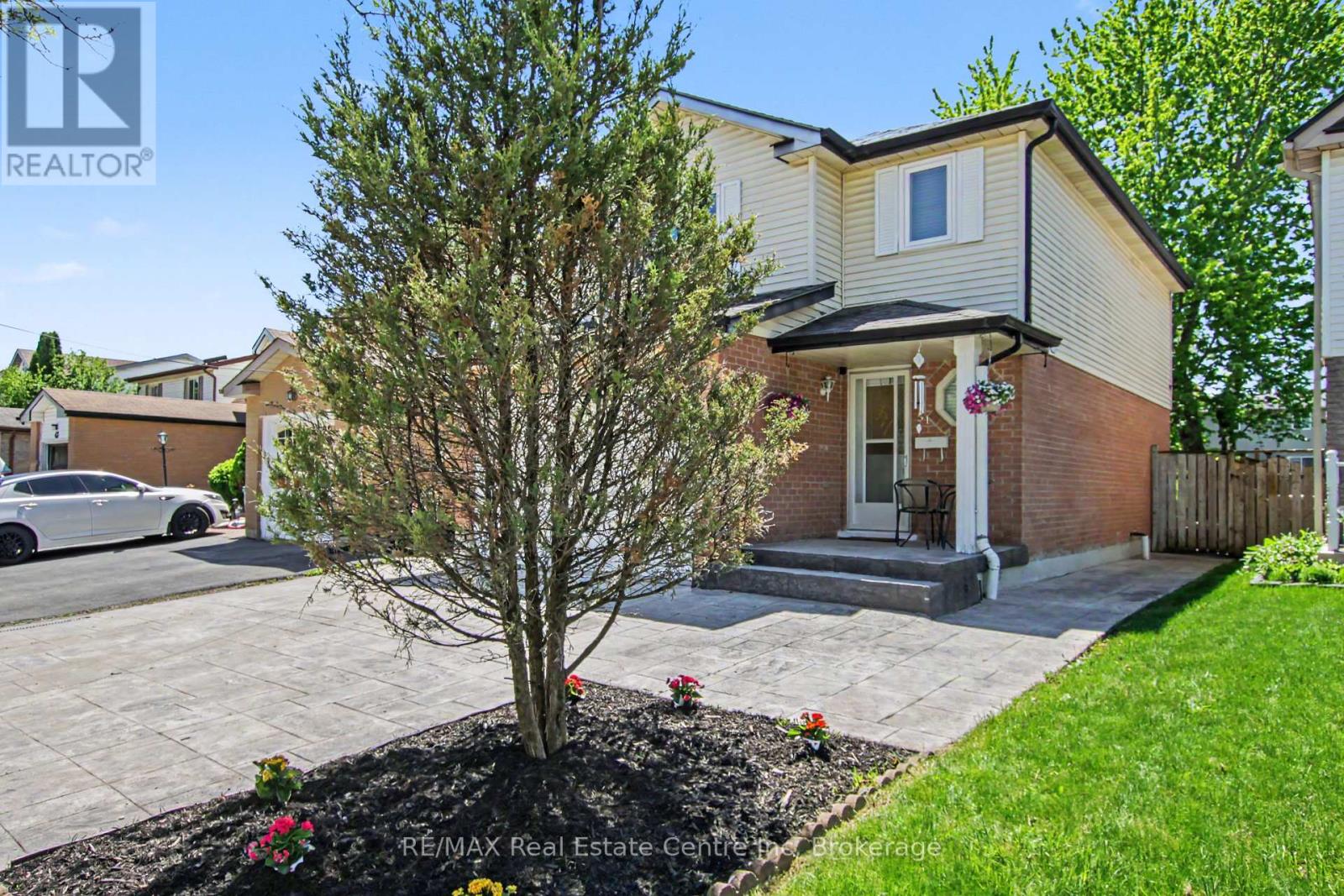 51 CAMROSE COURT