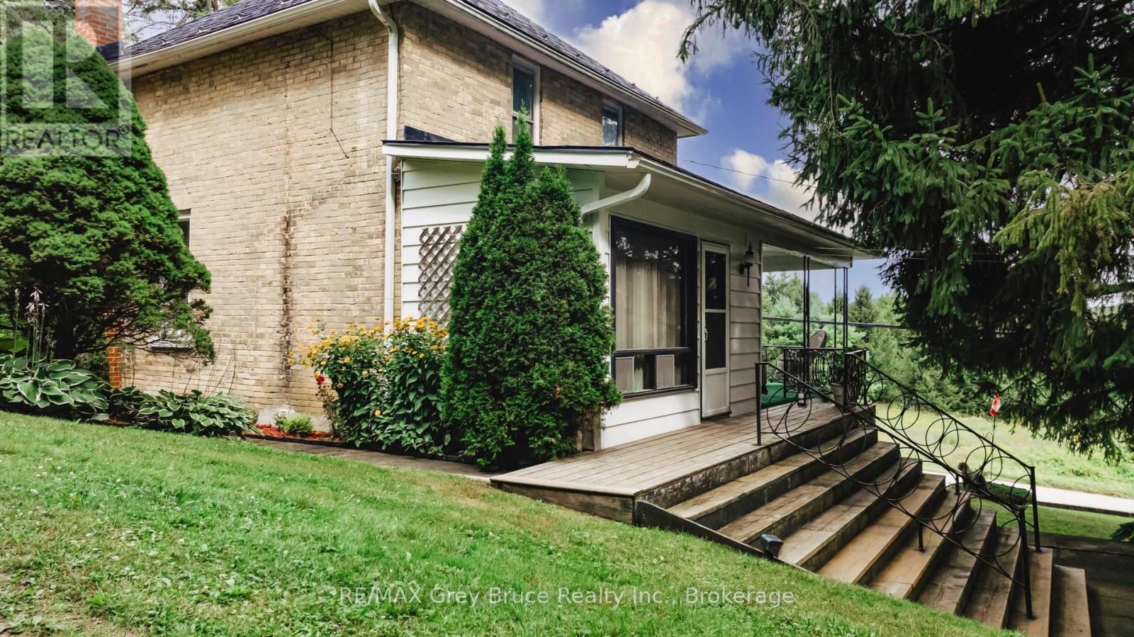 500064 GREY ROAD 12