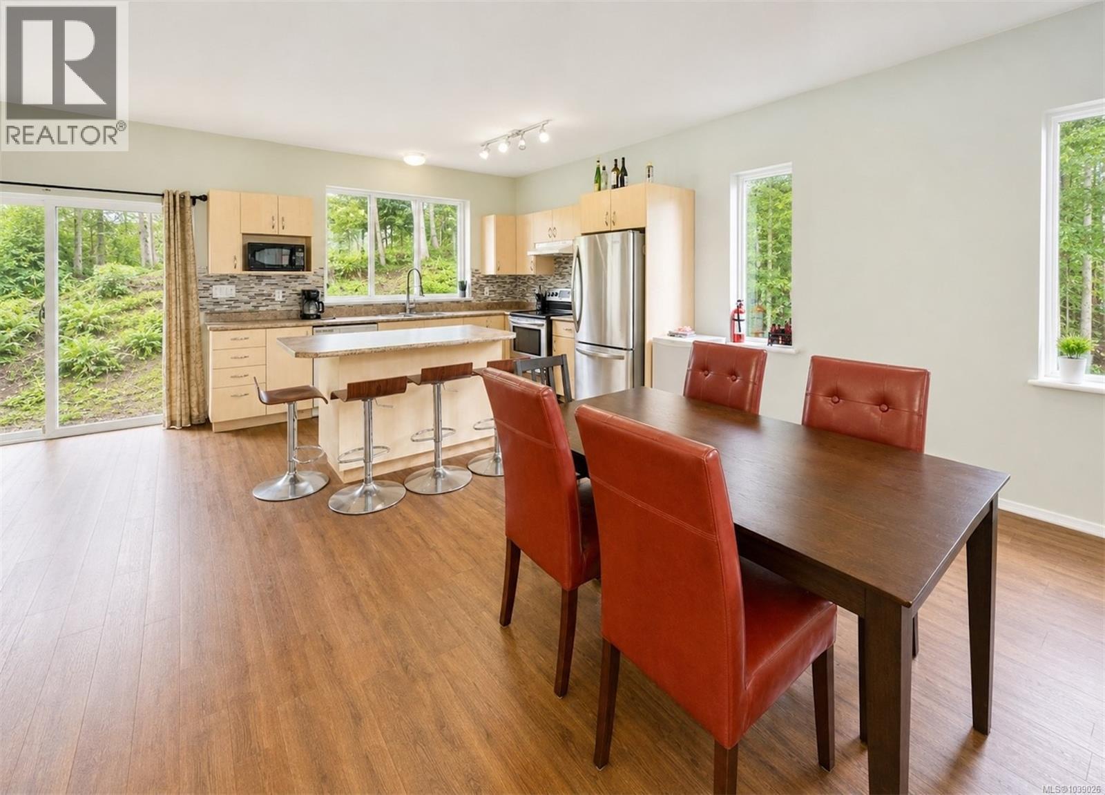 645 Shore Pine Cres