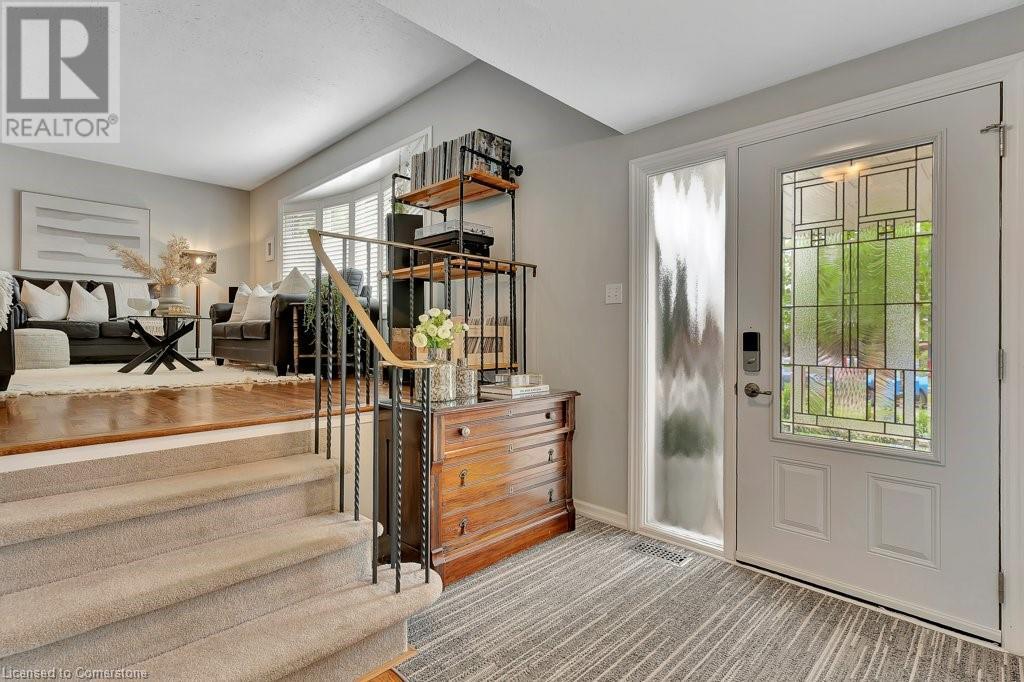 6 MEADOW Crescent