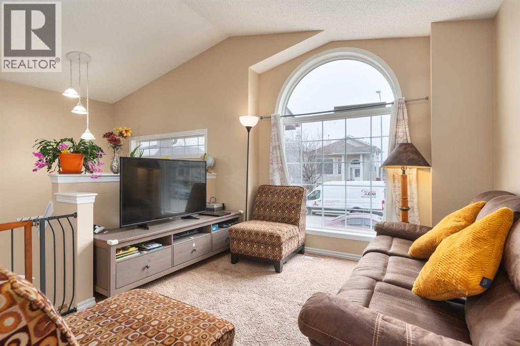 135 Covewood Close NE