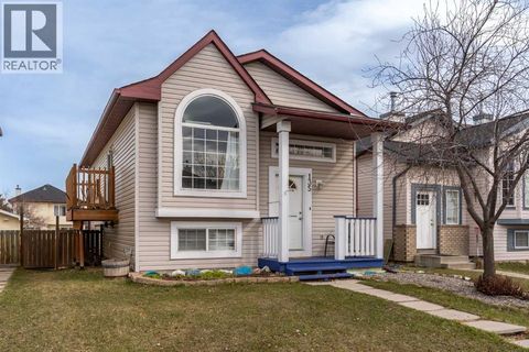 135 Covewood Close NE Calgary AB T3K4Z8