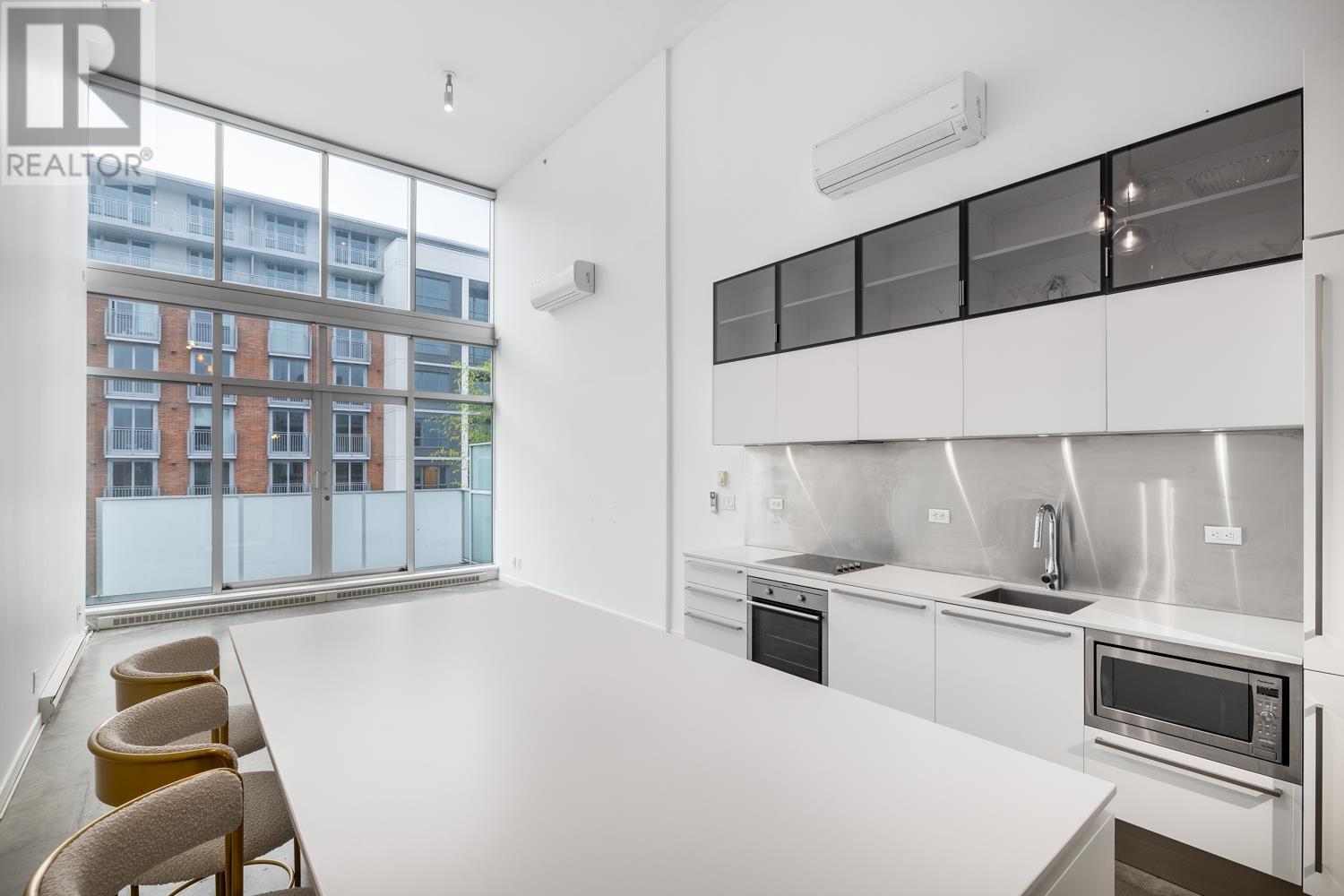 609 53 W HASTINGS STREET