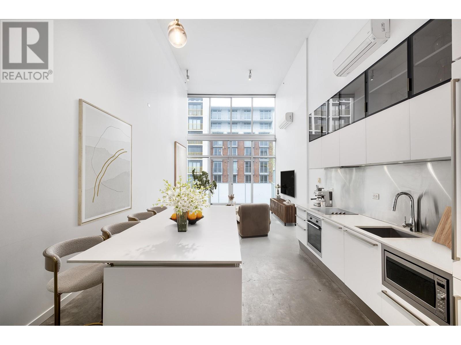 609 53 W HASTINGS STREET