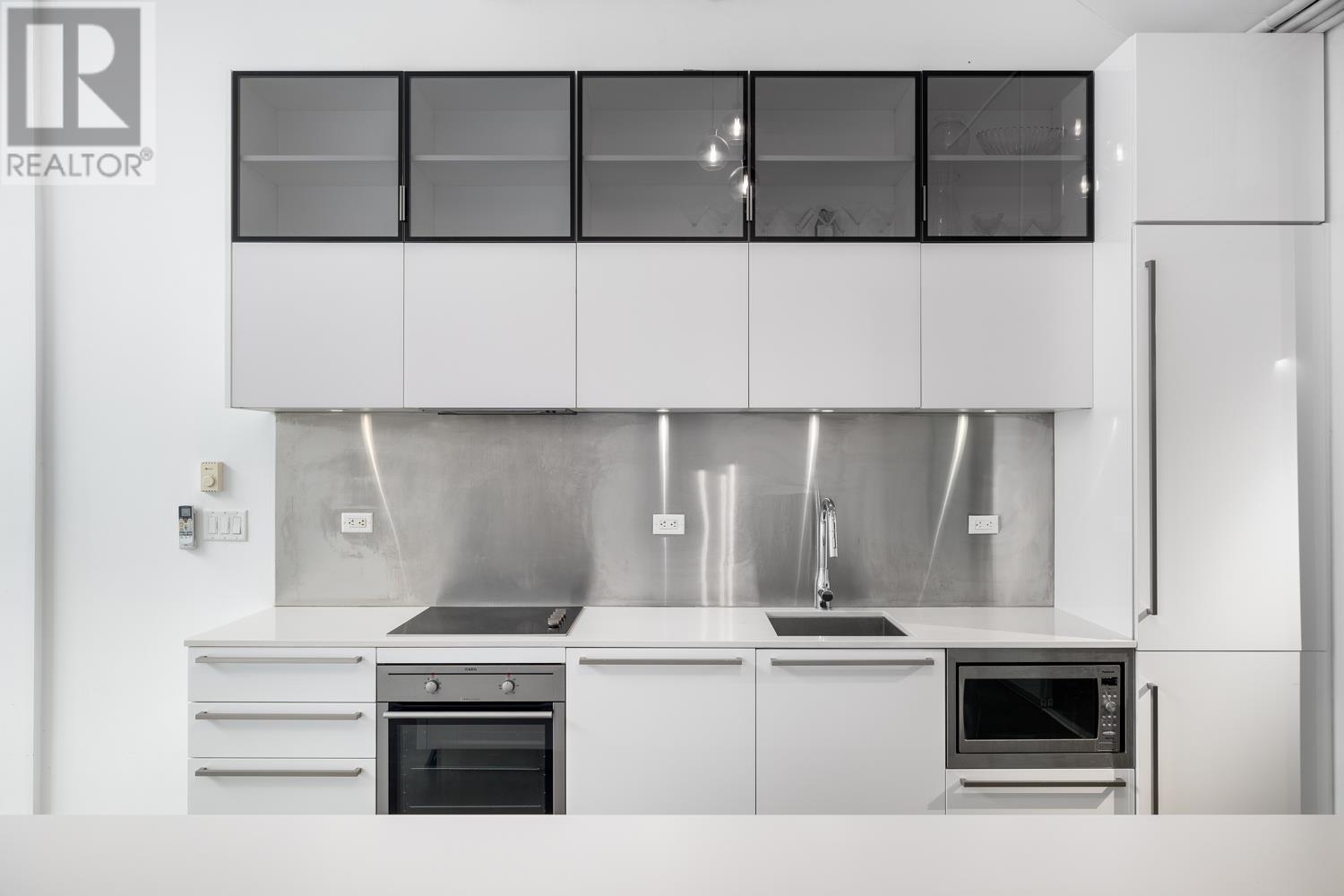609 53 W HASTINGS STREET