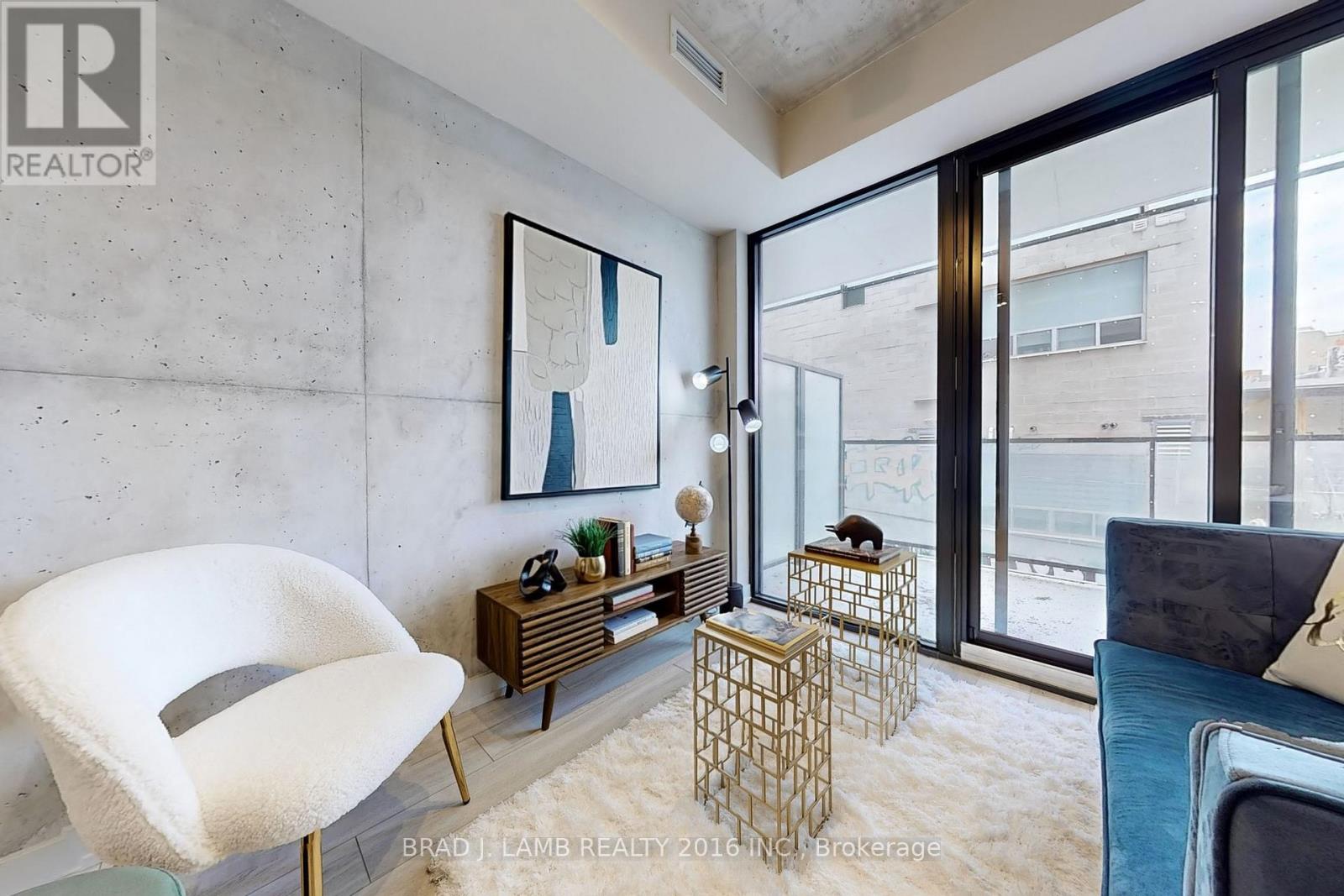 202 - 458 RICHMOND STREET W