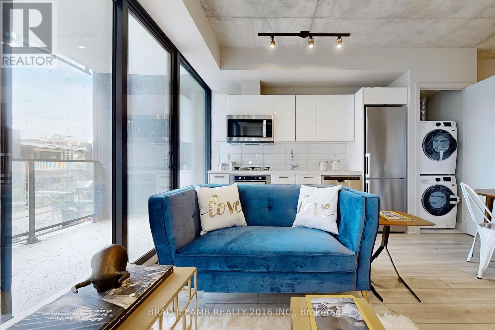202 - 458 RICHMOND STREET W