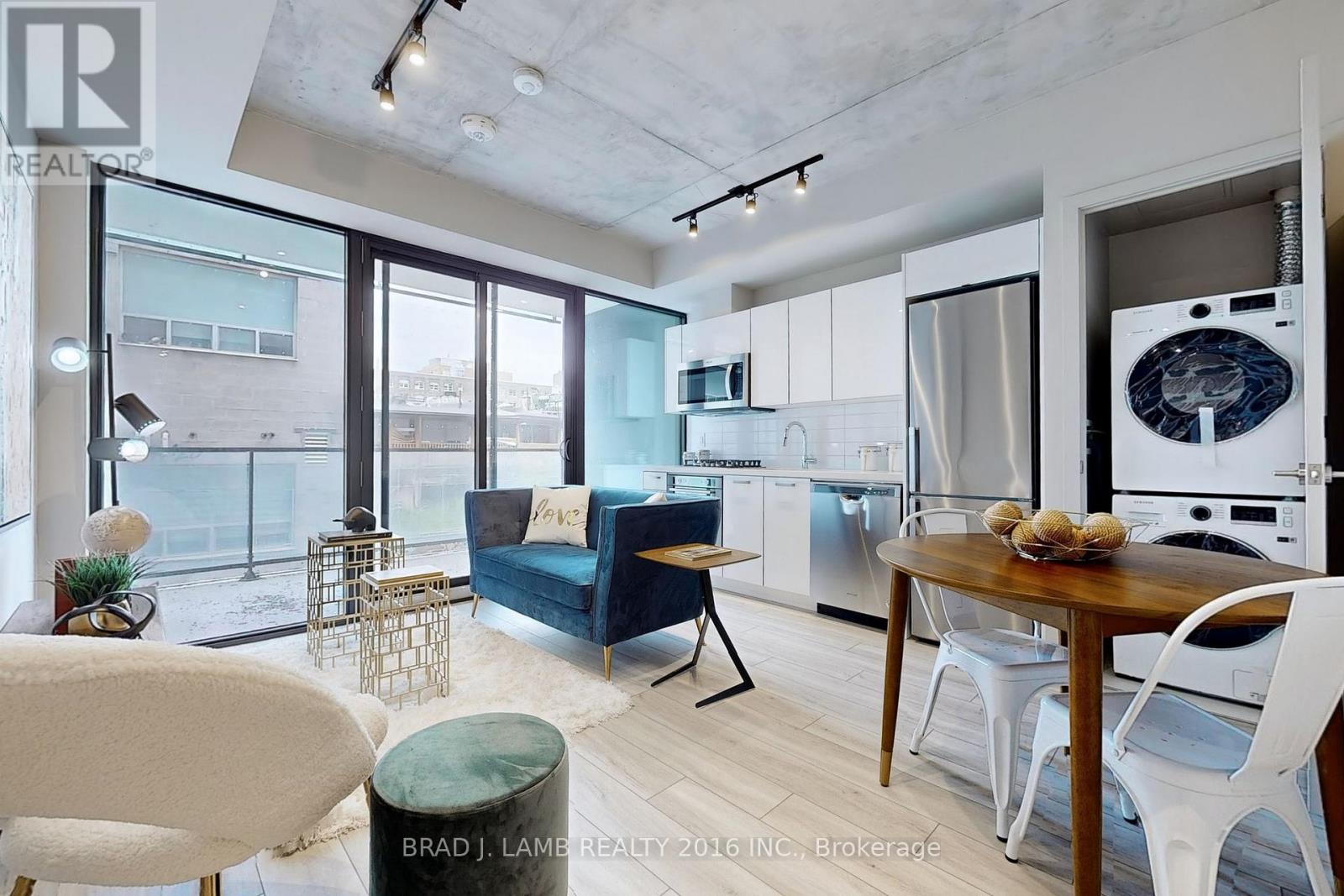 202 - 458 RICHMOND STREET W