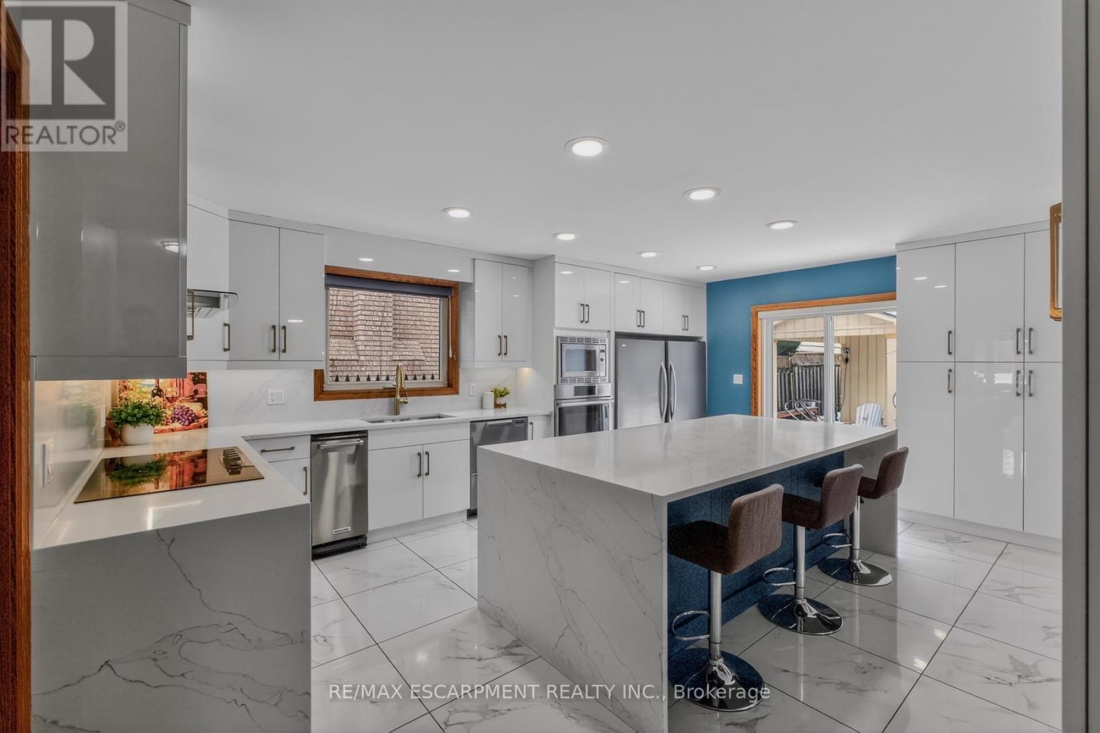 Photo 1 of 50 — 41 CANDOR CRESCENT, Hamilton (Stoney Creek), ON L8E4X6