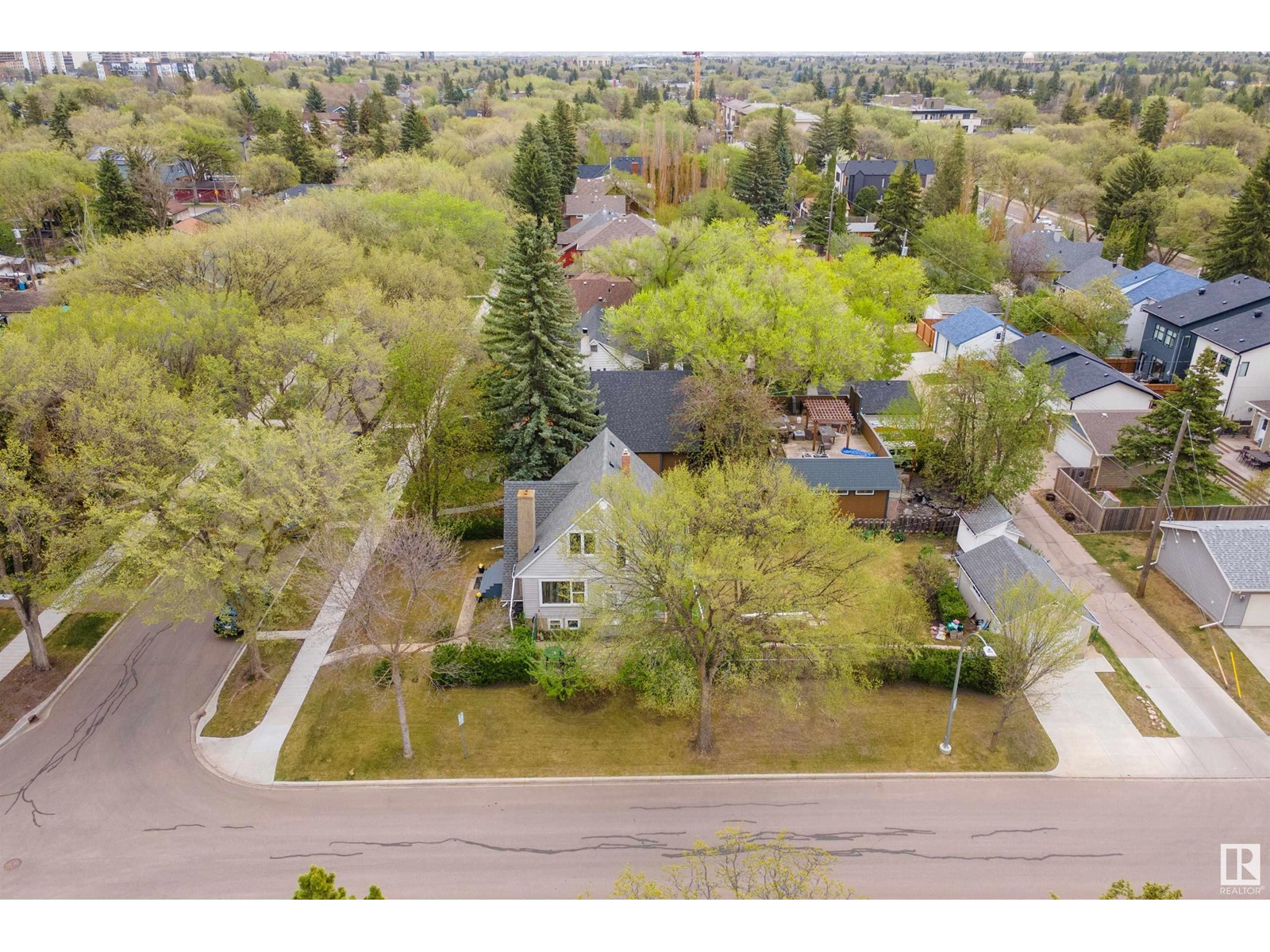 11651 77 AV NW