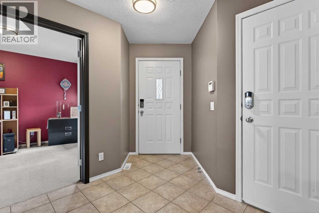 204 Citadel Meadow Close NW