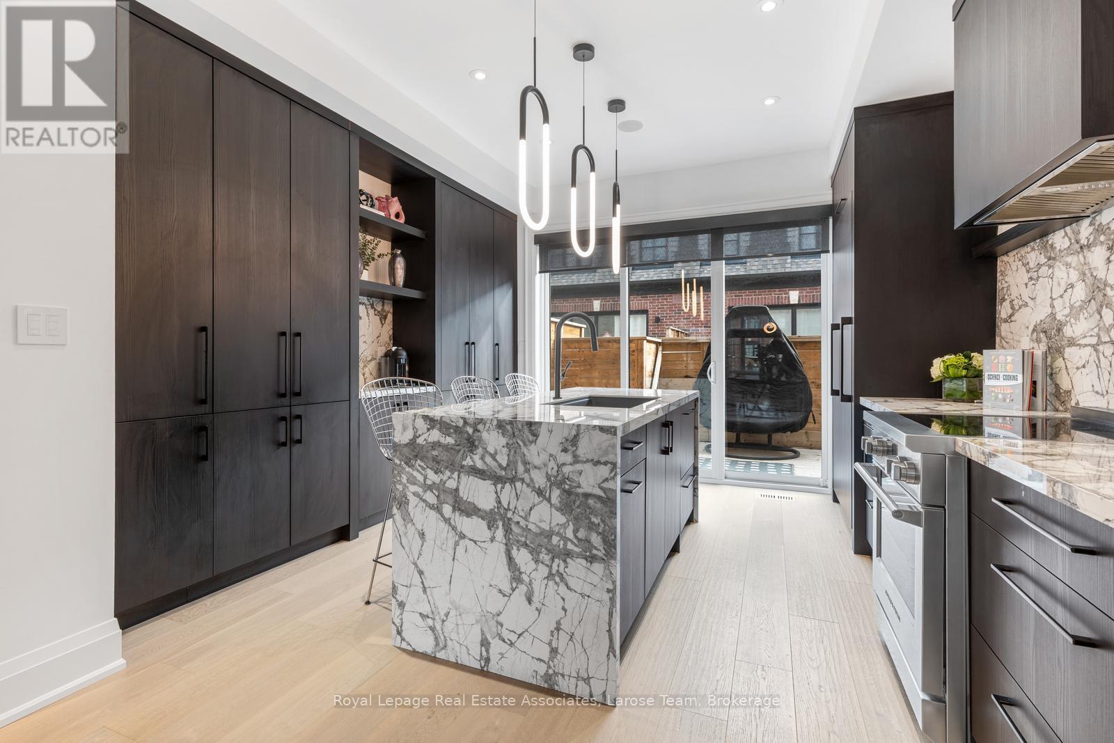 24 - 10 LUNAR CRESCENT