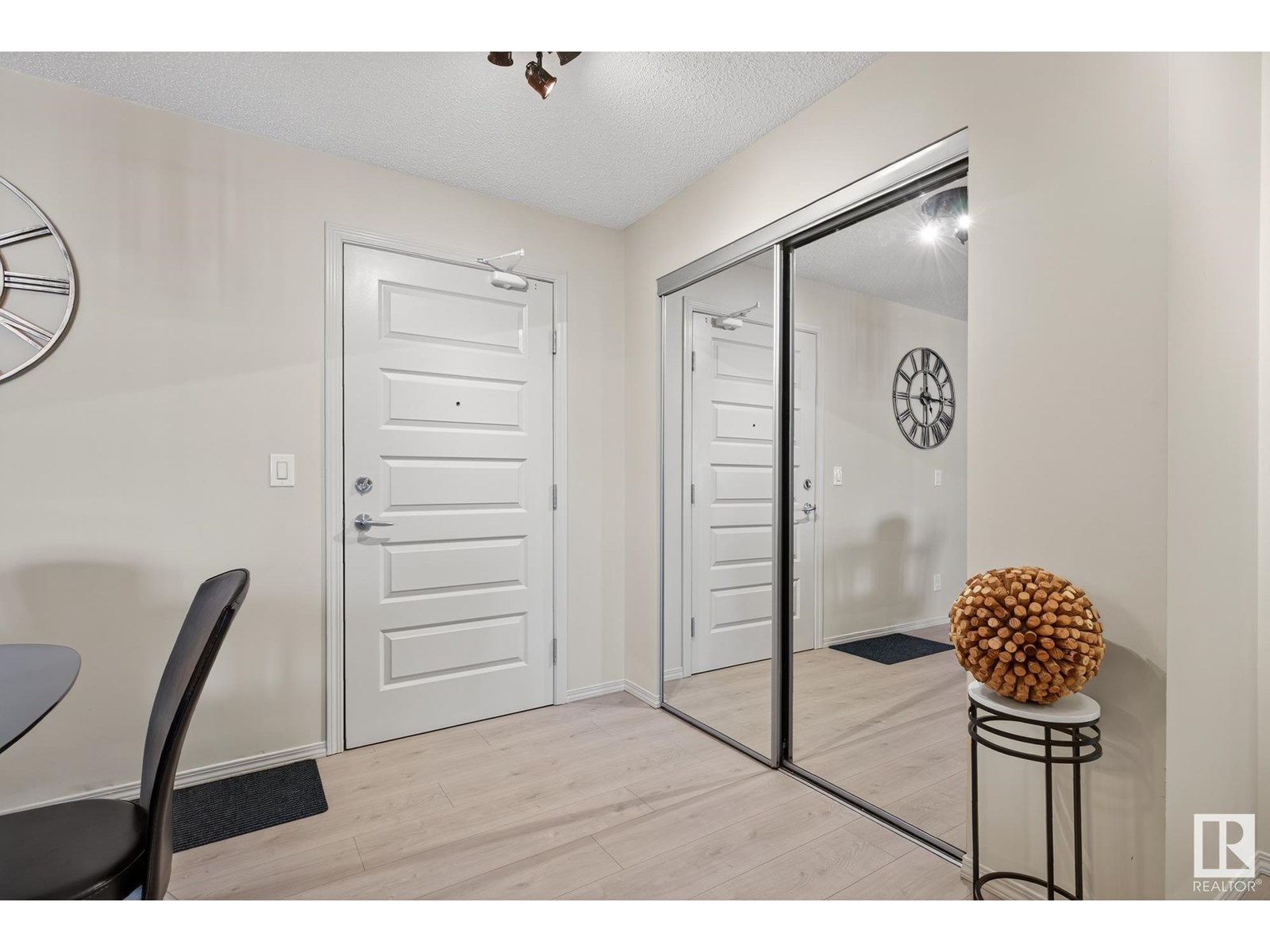 #307 6070 Schonsee WY NW