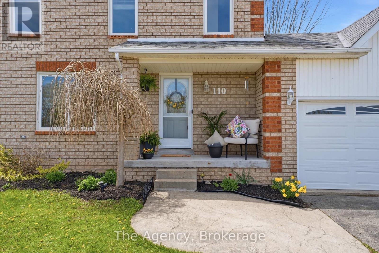110 LEESON STREET S
