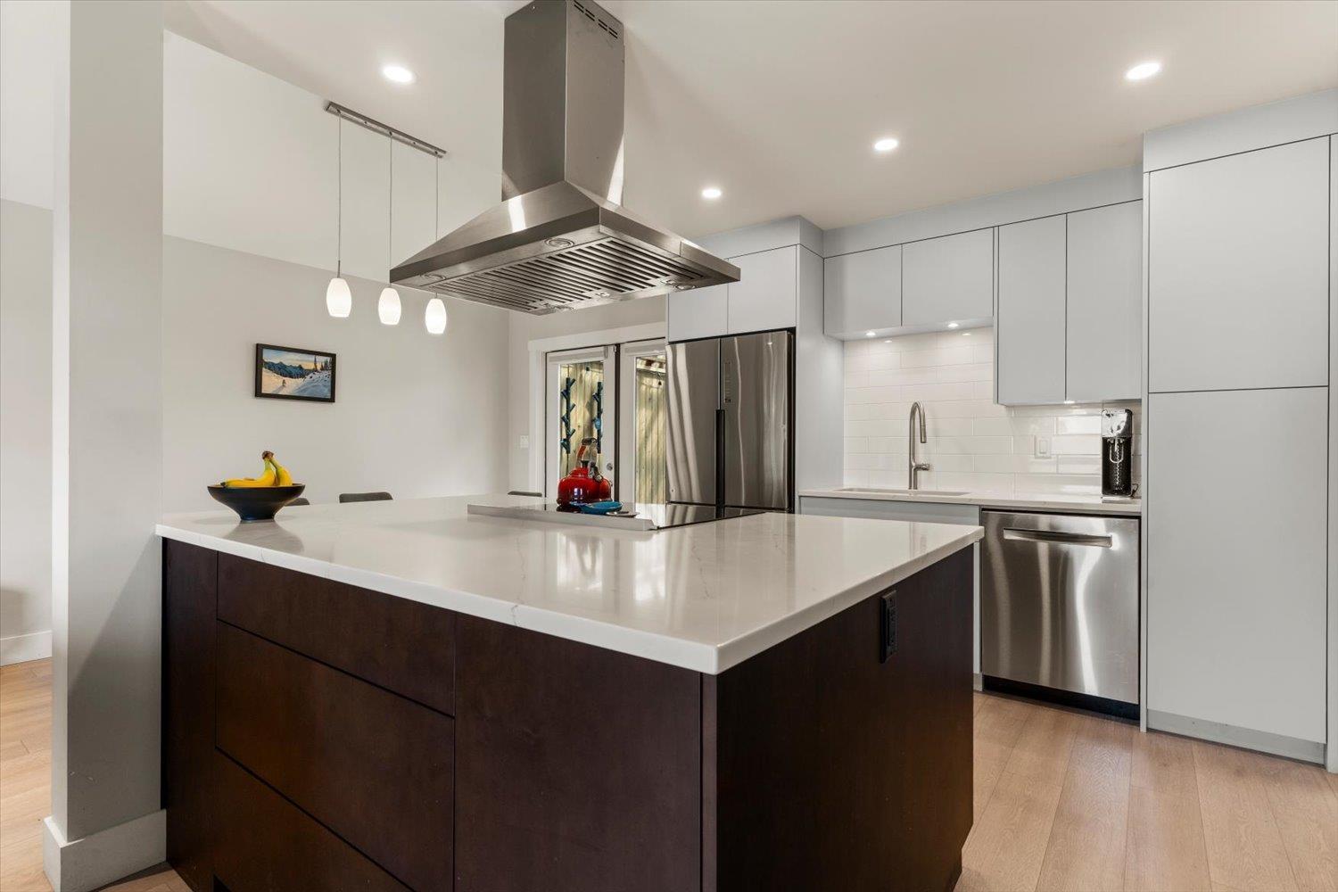 8562 MCCUTCHEON AVENUE|Chilliwack Proper South