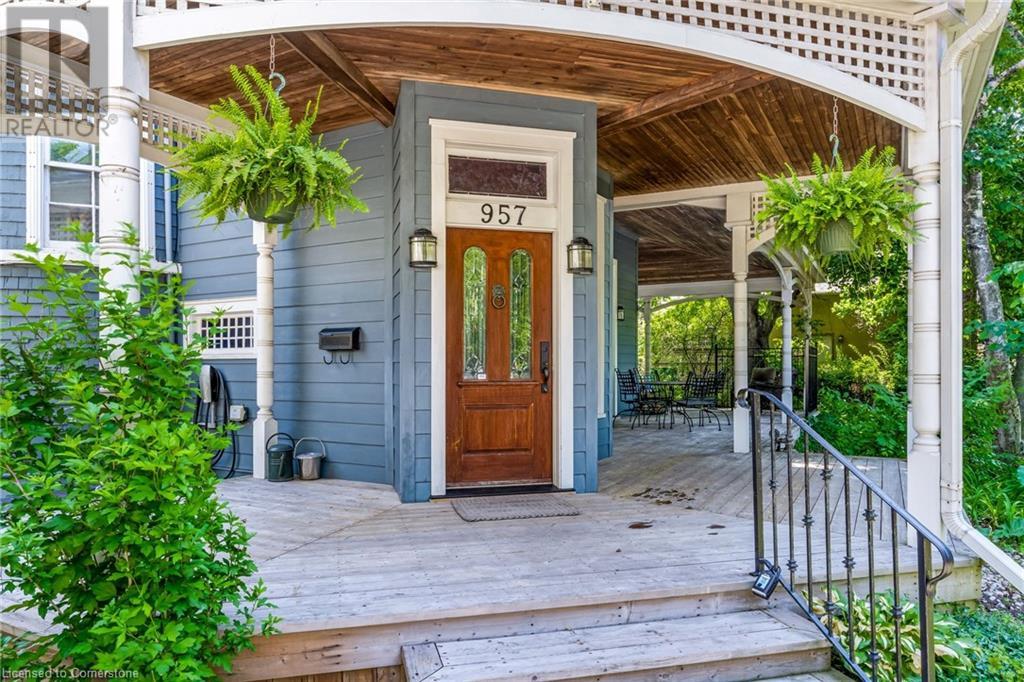 957 BEACH Boulevard