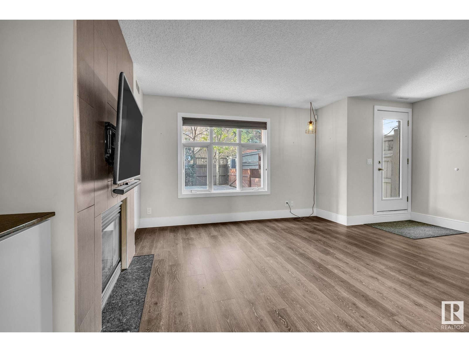 #6 9026 JASPER AV NW