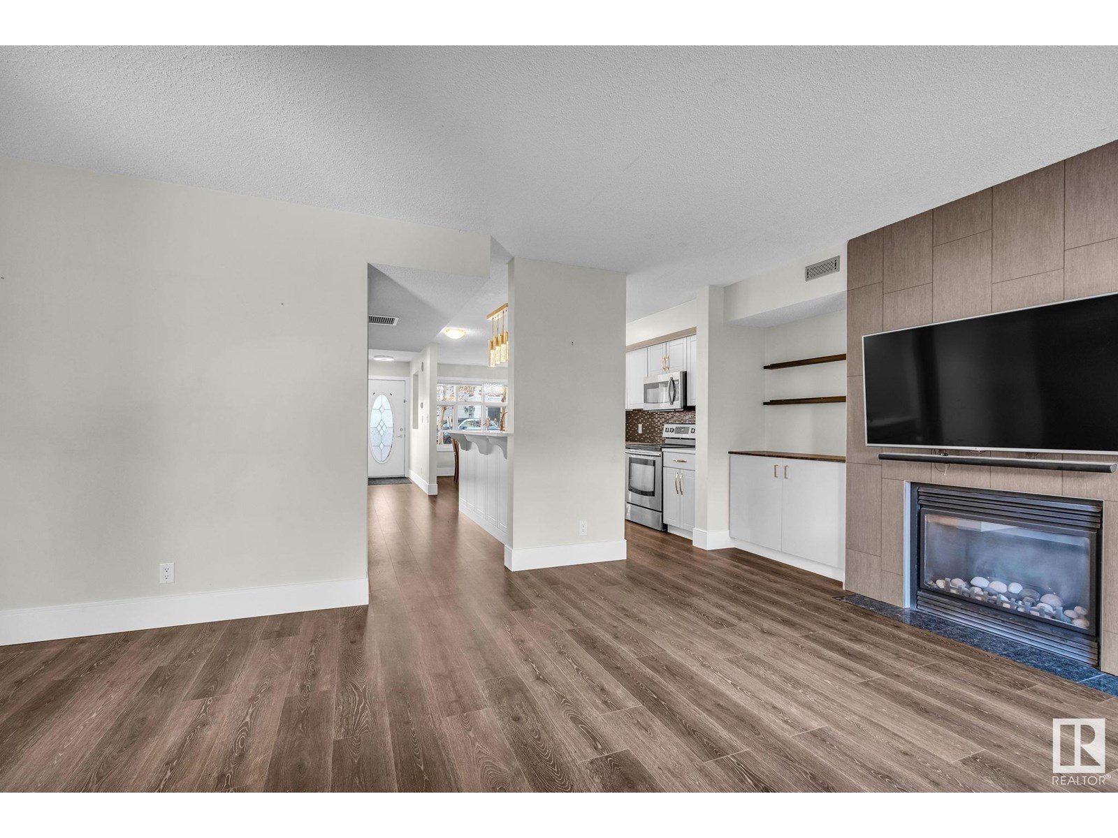 #6 9026 JASPER AV NW