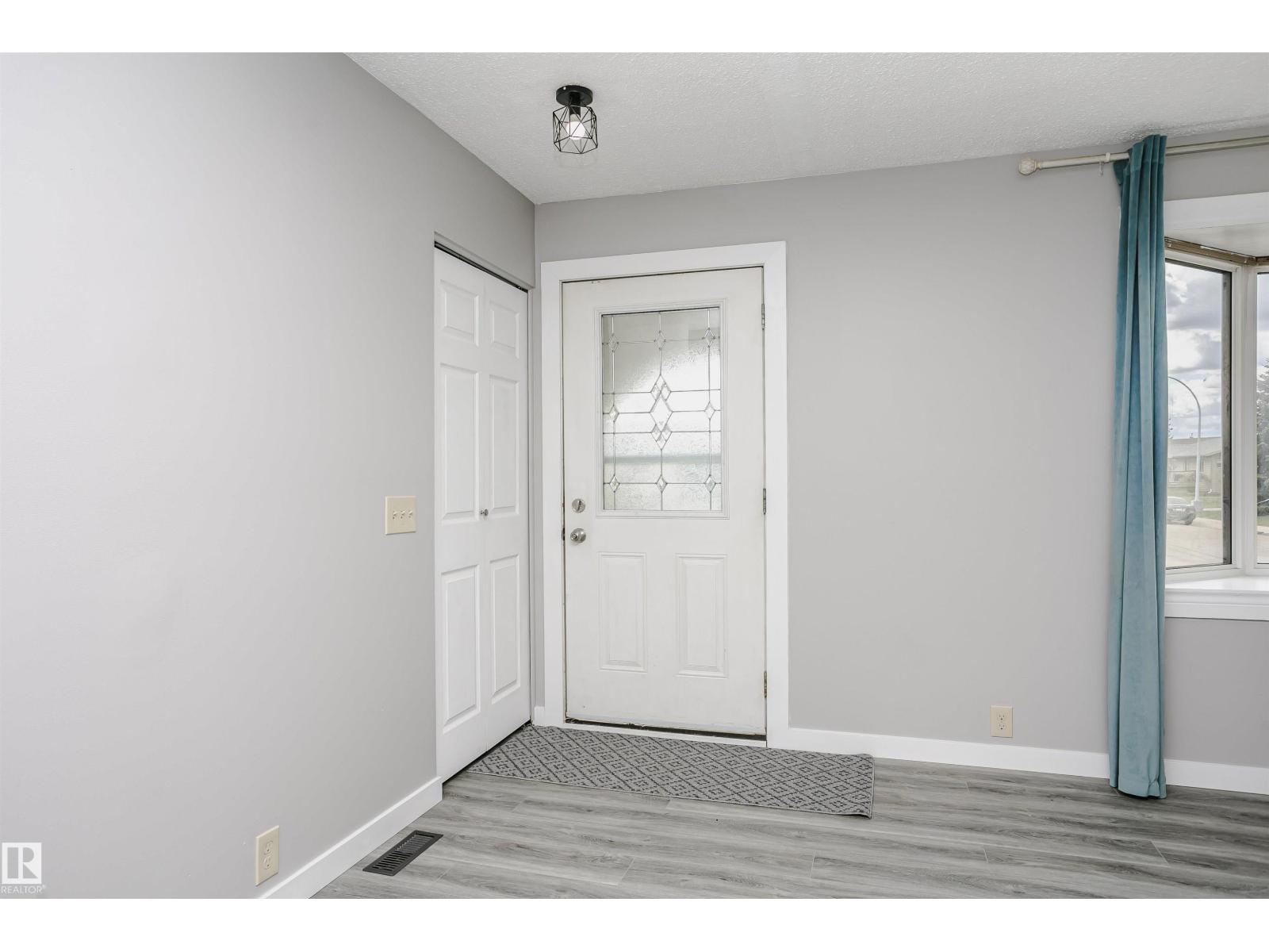 11436 161 AV NW