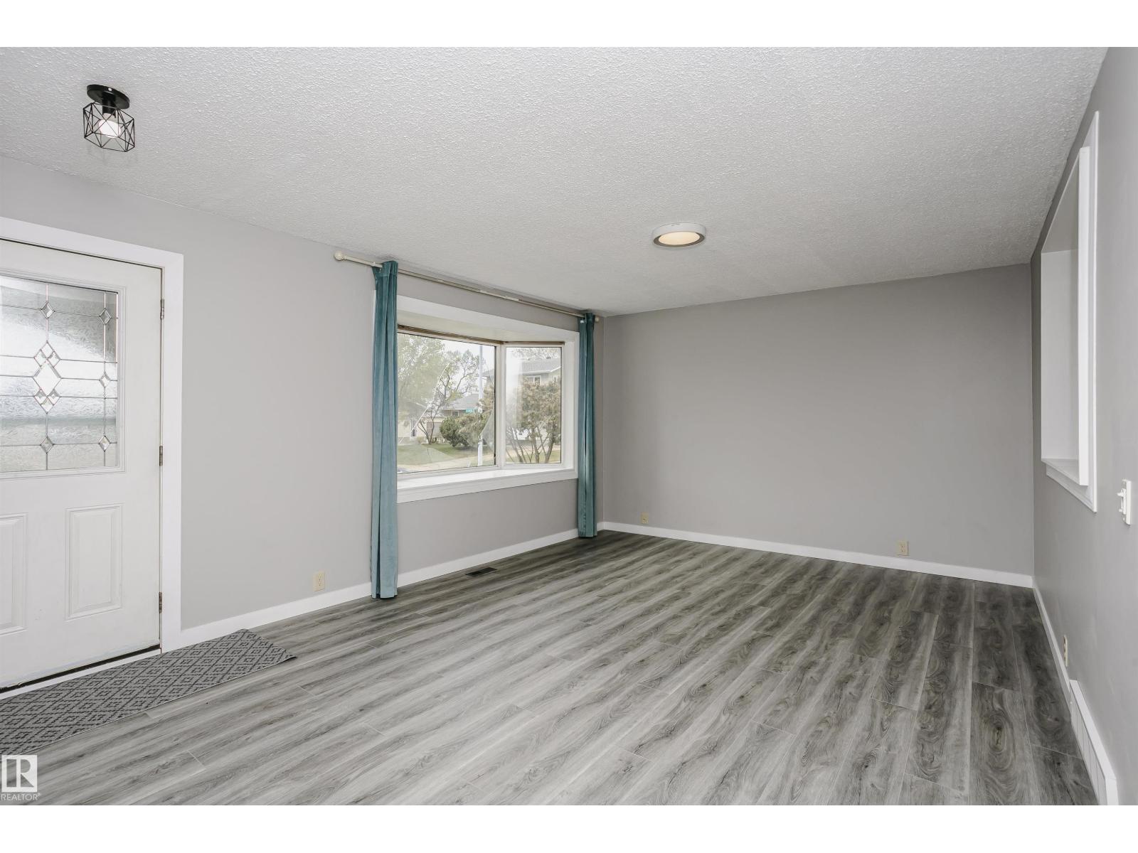 11436 161 AV NW