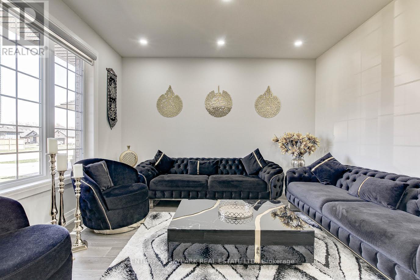 2033 LOCKWOOD CRESCENT