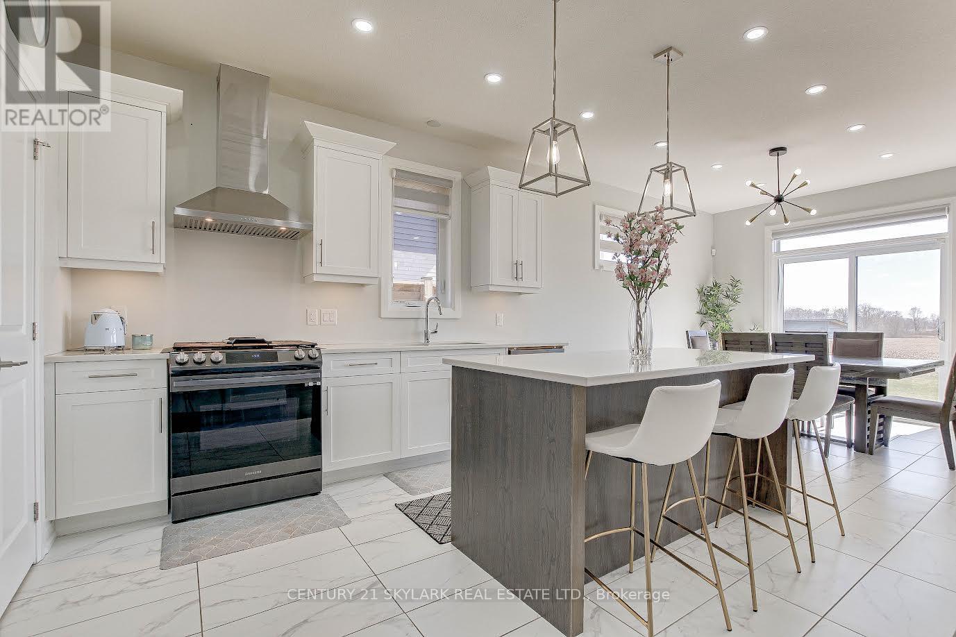 2033 LOCKWOOD CRESCENT