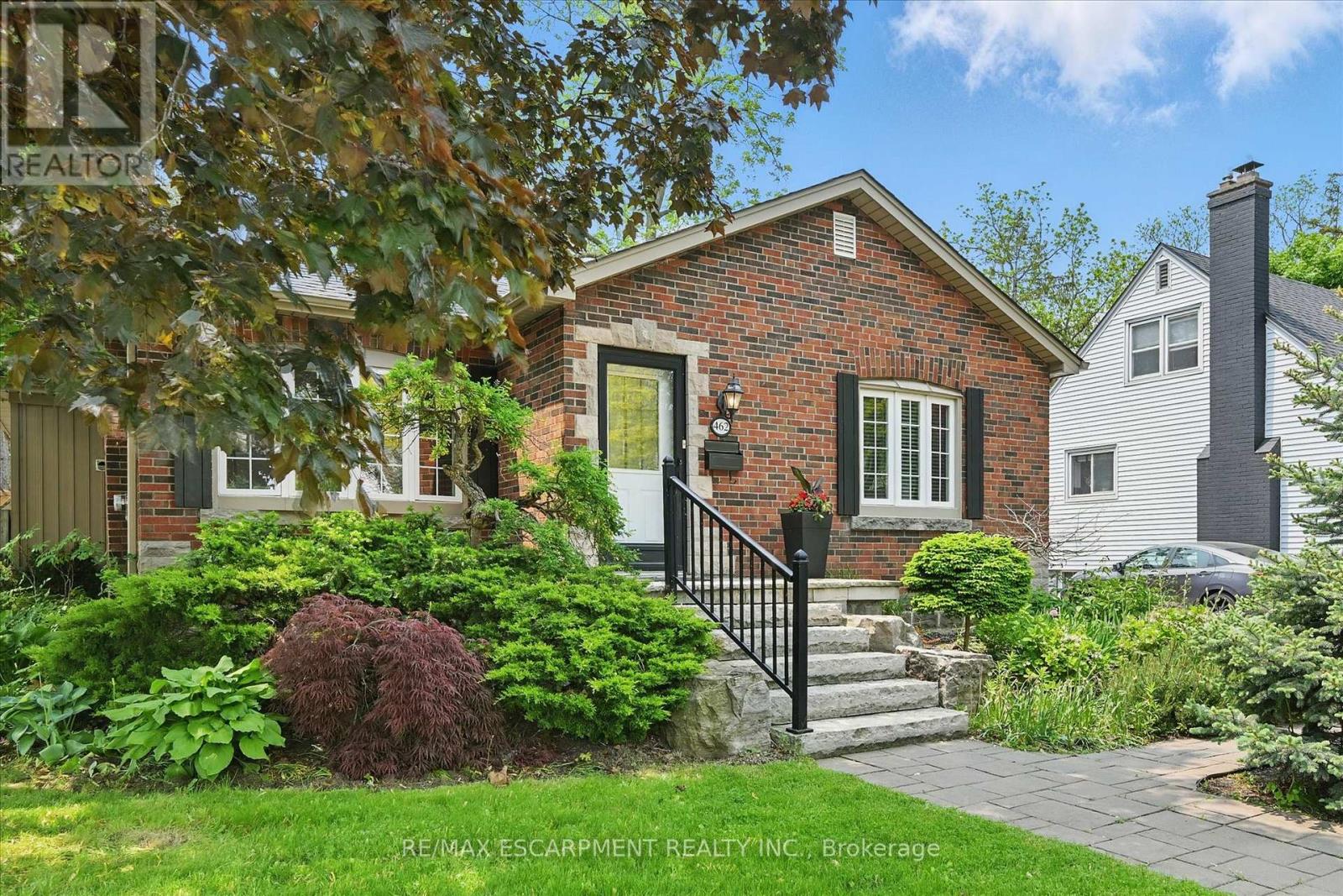 462 WOODLAND AVENUE
