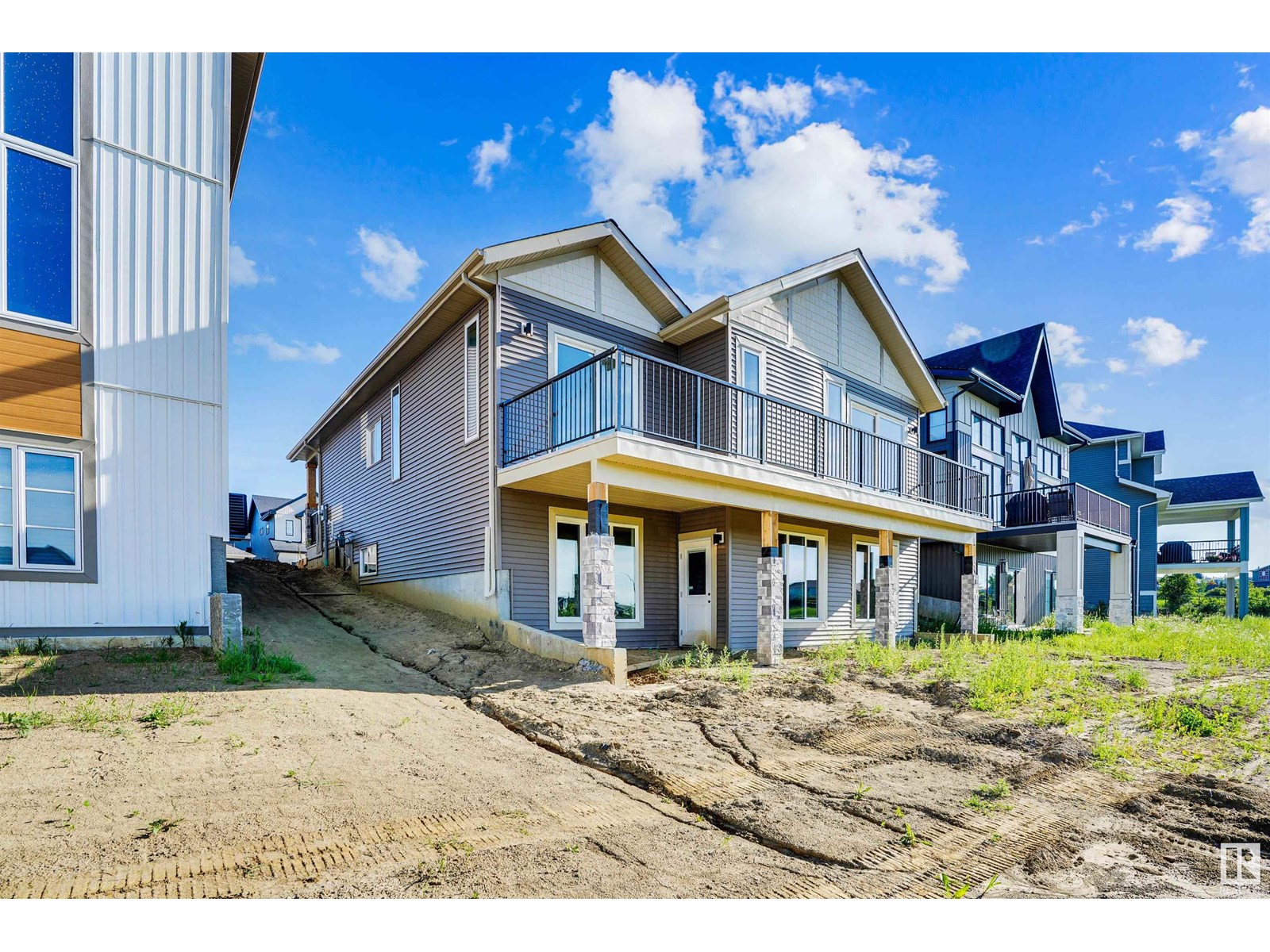 27 ROSEWOOD WY