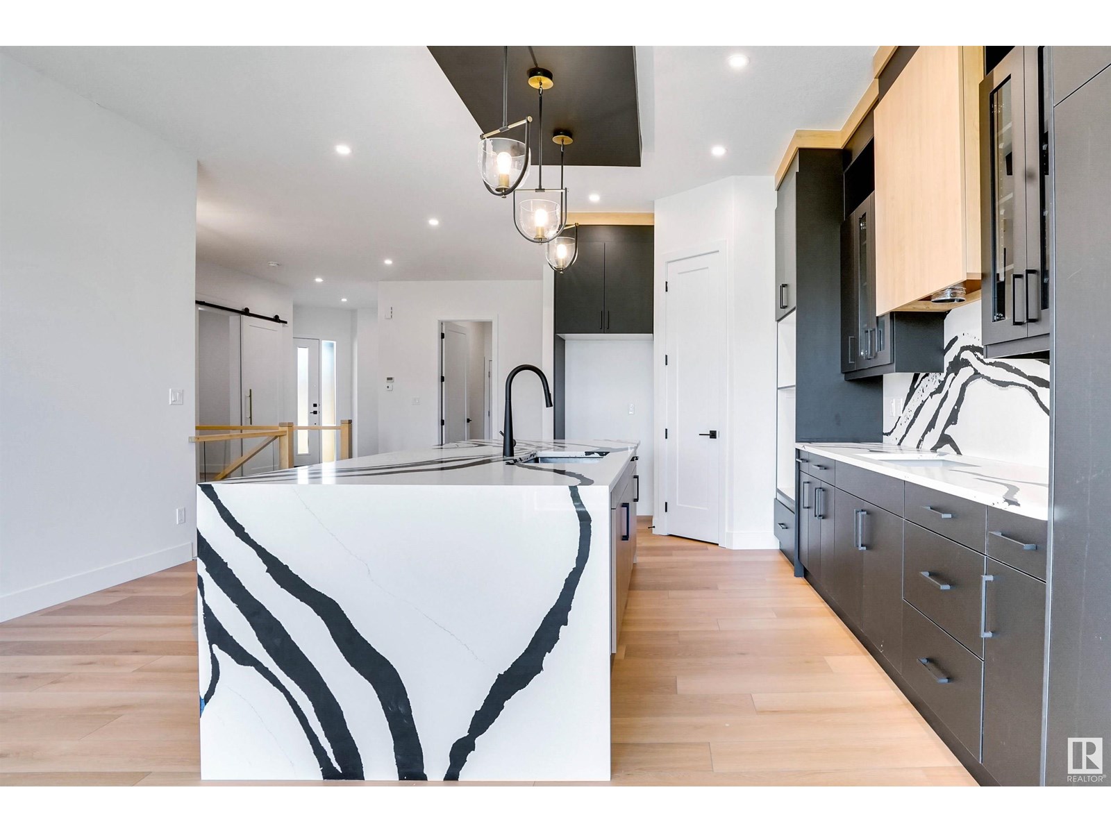 27 ROSEWOOD WY