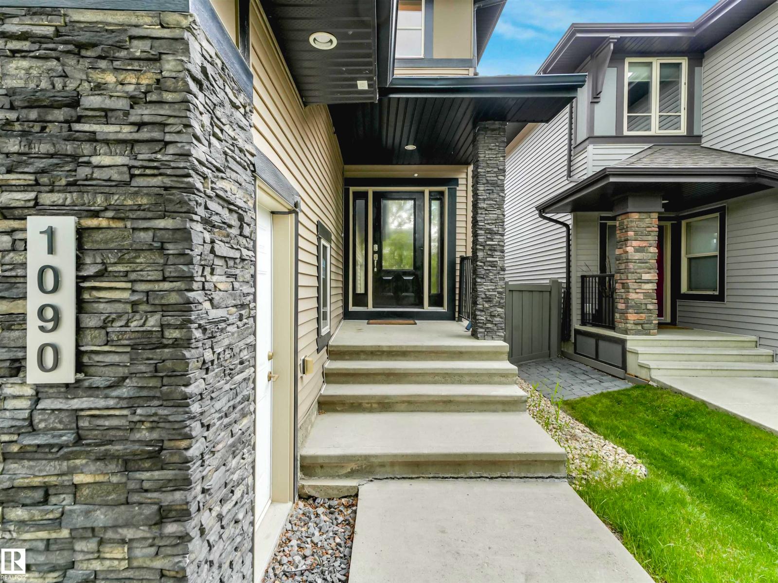 1090 ARMITAGE CR SW