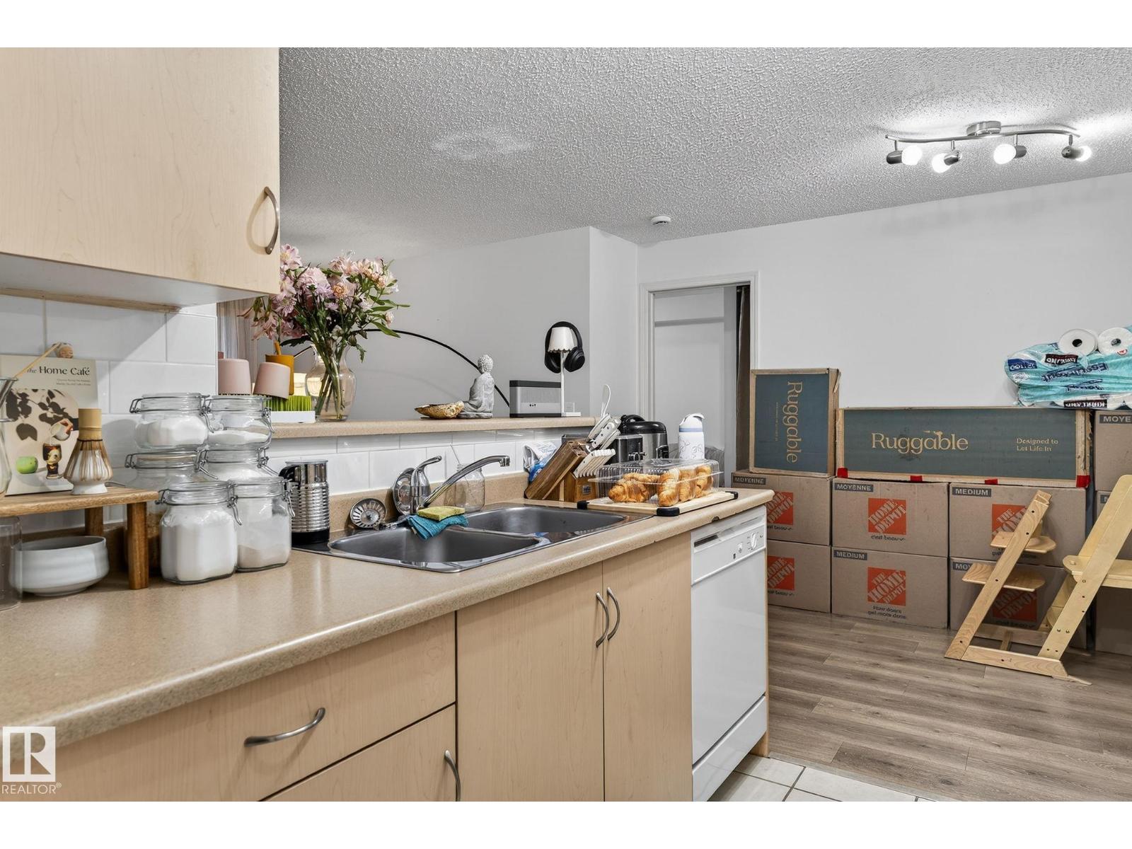 #203 17003 67 AV NW NW