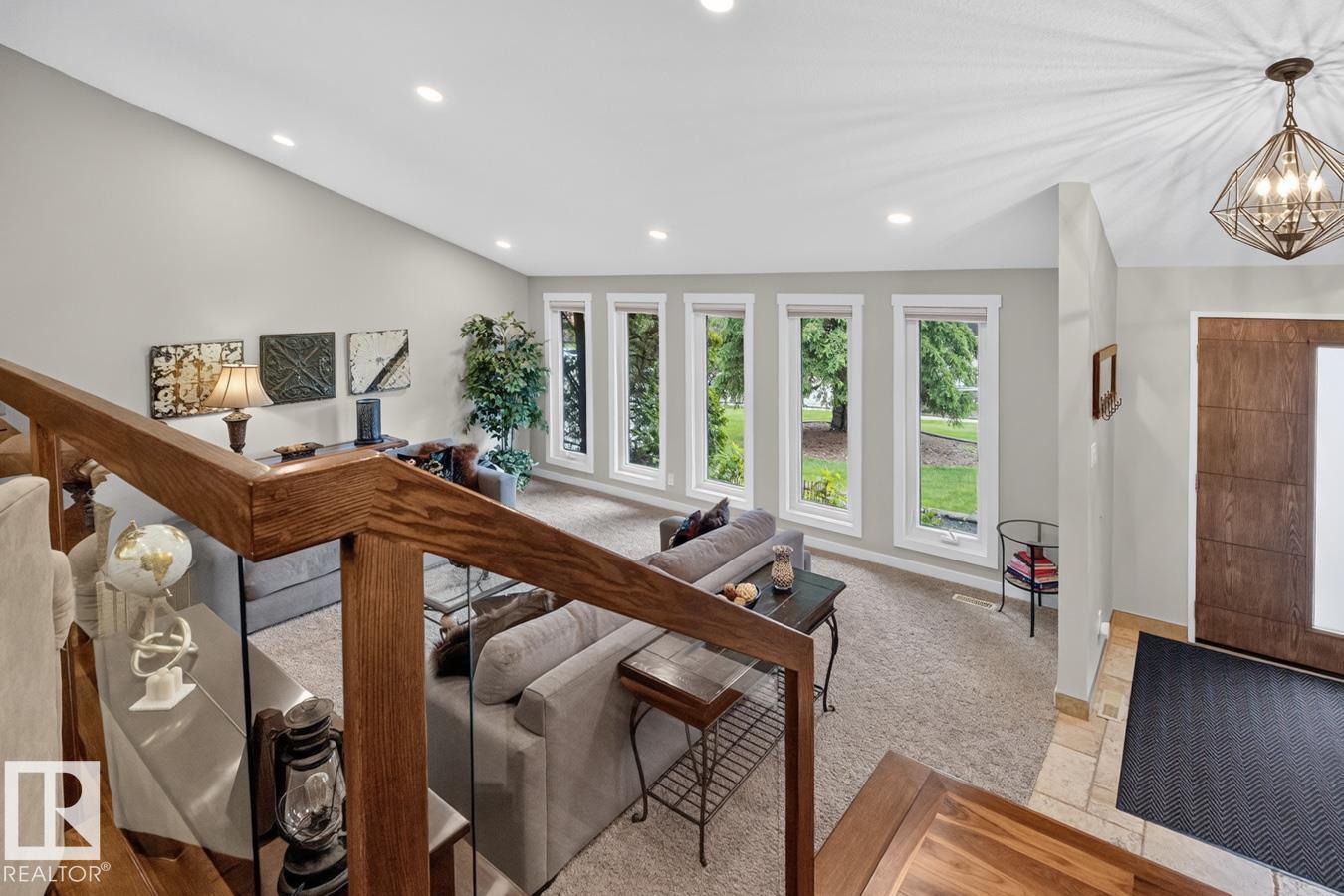 43 MANCHESTER DR